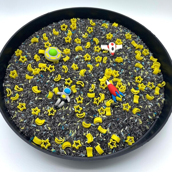 Planeta con temática espacial Kit de arroz de colores sensoriales / Bandeja de toba de juego desordenado / Montessori / brillan en las estrellas oscuras Base sensorial / actividad para niños