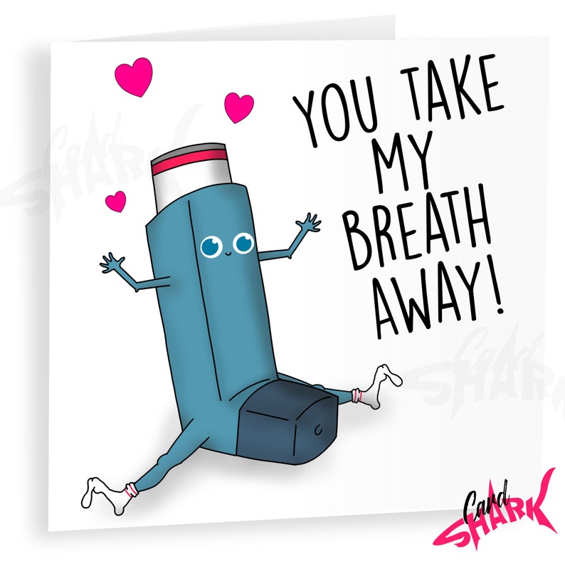 Puede incluir: Un inhalador azul con una parte superior roja y calcetines blancos est&aacute; dibujado como un personaje de dibujos animados con ojos grandes y una sonrisa. El texto "You take my breath away!" est&aacute; escrito en negro sobre un fondo blanco.