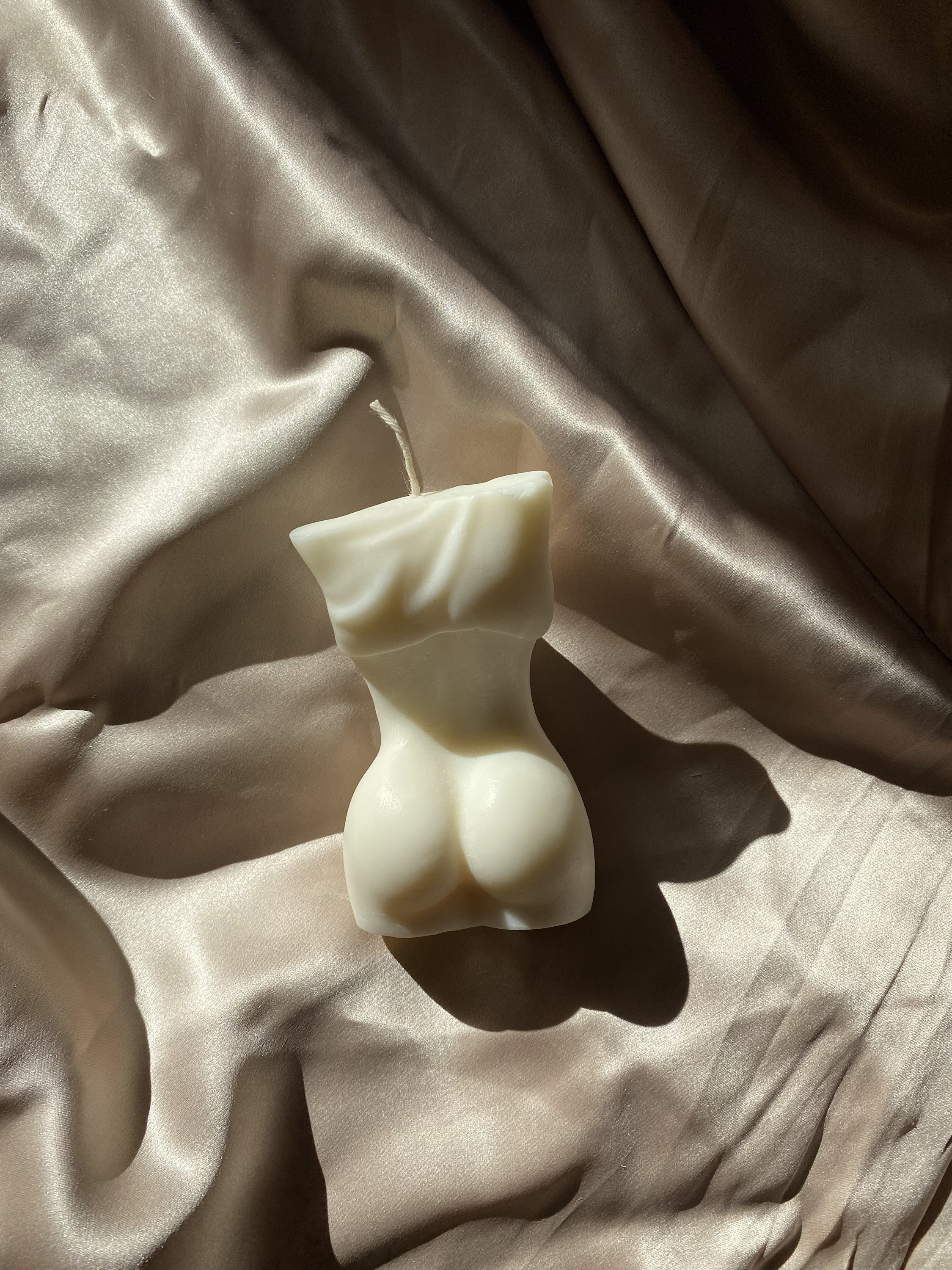 Belle Bougie Artisanale en Forme de Buste Féminin à La Cire Soja