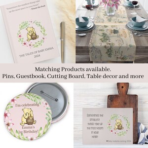 Op de afbeelding: Een Winnie de Poeh-thema feestdecoratieset met een roze en groene bloemenprint. De set bevat een gastenboek, een snijplank, een tafelkleed en een speld. Het gastenboek heeft de tekst "The Tales of Baby Emma 2024" op de omslag. De speld heeft de tekst "I'm celebrating Emma's 1st Birthday!" De snijplank heeft de tekst "Sometimes the smallest things take up the most room in your heart" en "Baby Isabella coming 2024".