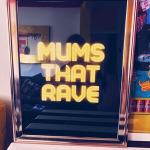 Impression A3 Mums That Rave, noir et jaune fluo