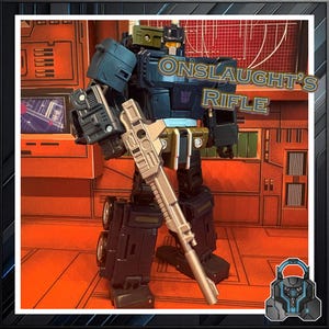 Puede incluir: Una figura de acción de robot de color azul oscuro y verde oliva que sostiene un rifle largo plateado. La figura presenta un emblema Decepticon morado en el pecho y una visera amarilla. El texto ONSLAUGHT'S RIFLE aparece en la esquina superior.
