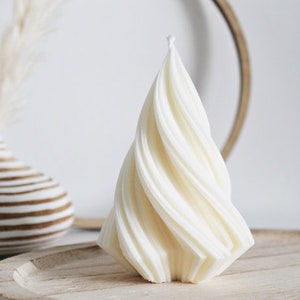 vegan candle made of soy wax, sculpture candle, 250ml, Christmas candle, Christmas tree