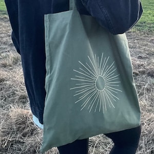 Handbedruckte Bio-Stofftasche, organic Tote Bag, Stoffbeutel Bio-Baumwolle, khakigrün