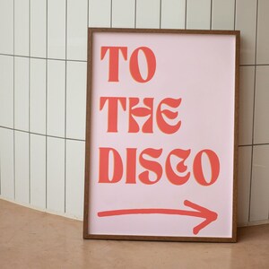 Naar de Disco Poster, Esthetische Kamer Decor, Roze en Rode Disco Digitale Kunst aan de Muur, Retro Disco Tequila Print, Trendy Disco Bar Cart, Roze Disco