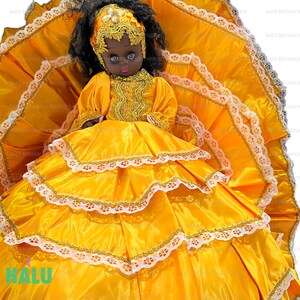 FOLK Bambola Santera Simona Originale 40cm | Mulatta Con Abito Religioso Oshún | Edizione Collezionisti, Prodotta In Spagna