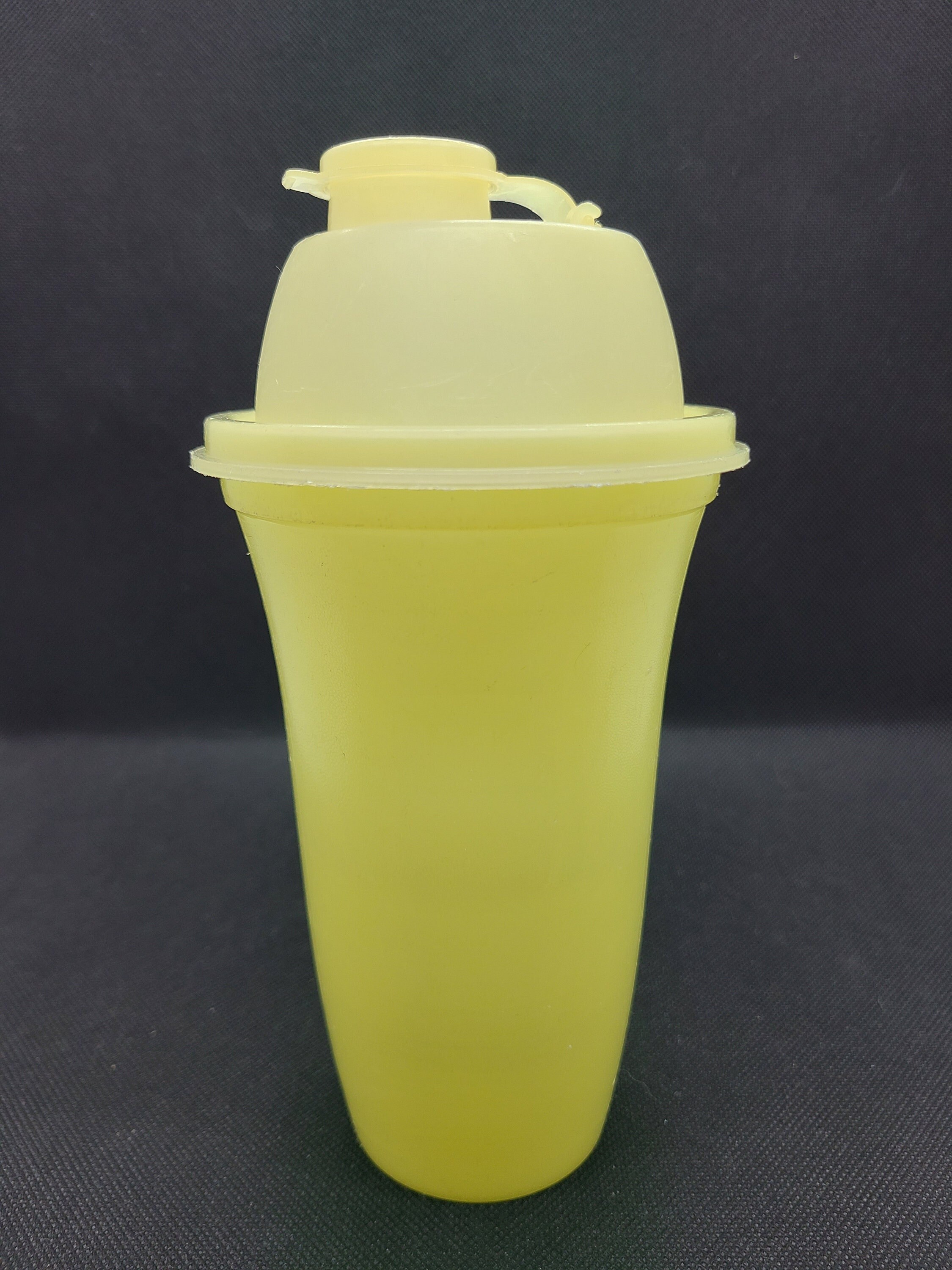 Tupperware Seals Green Set Replacement Lids for 9 oz. Tumblers 6378-A –  Shop Thrift World
