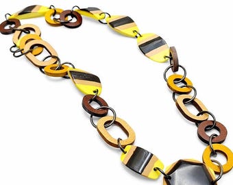 Vintage 90s Plastic and Wood Summer Necklace – Bold Geometric Statement Jewelry (90 cm), Avant Garde Jewelry