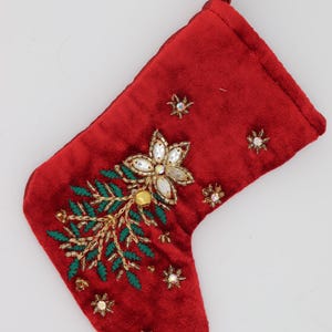 Adorno navideño vintage de terciopelo rojo – Adorno navideño con cuentas bordadas a mano – Adorno para árbol con lentejuelas y pedrería