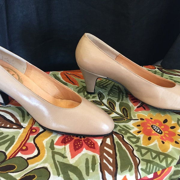 Vintage Delman Taupe Kid Leather Pumps Size 5B, Like-New, Vintage From 1970's With Original Box, Comes With Shoe Trees