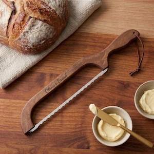Personalisiertes Brotmesser mit Schleife, ideal zum Schneiden von Sauerteigbrot, Kochen, Backen, Einweihung, Geburtstag oder für Mütter und Frauen – individuell graviert