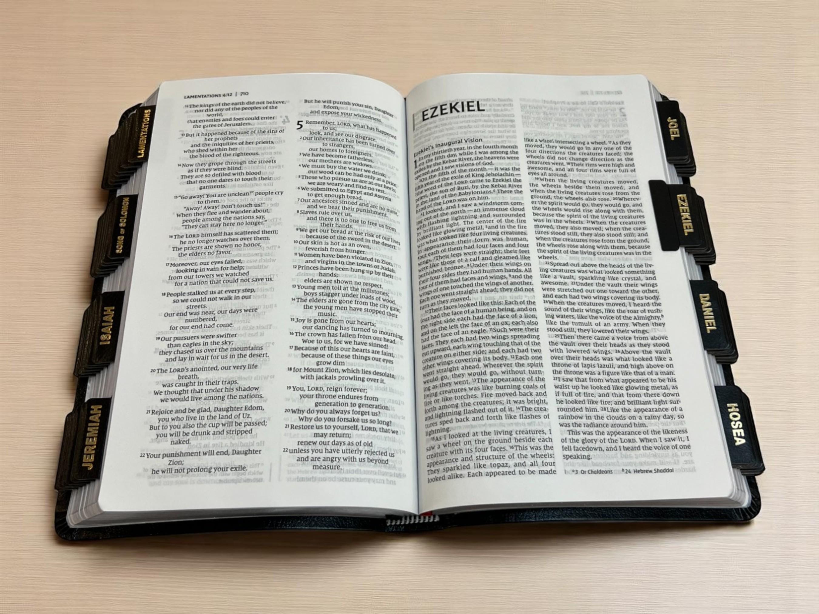 Custom Black NIV Tabbed BIBLE with Tabs Christian Gift for Him Dad Men Boys Her Women Mom Catholic Confirmation Communion Baptism Birthday
