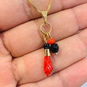 Red Azabache Hand Necklace with Box Link Chain 20" for Womens Black Red Bead Good Luck Necklace / Dije de la Mano de Azabache con Cadena Box