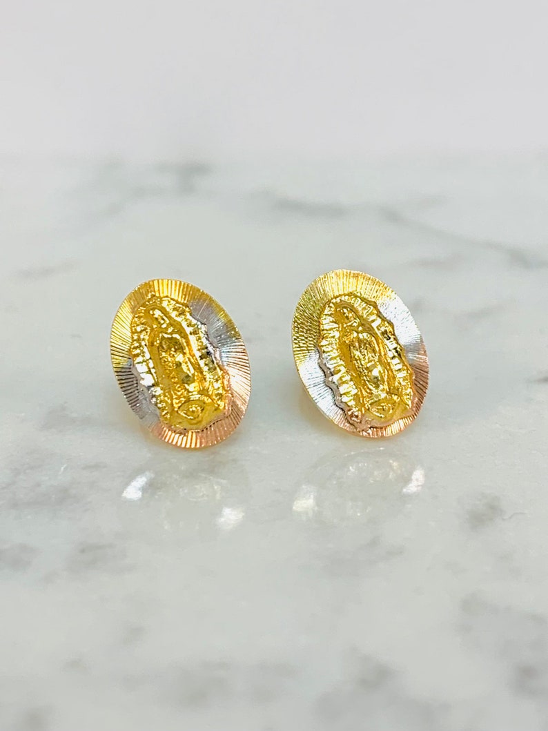 Aretes de la Virgencita de Guadalupe en Tres Oros Para Niñas o Mujer / Regalos de Navidad / Gold Earrings for Kids / Studs Earrings New image 1