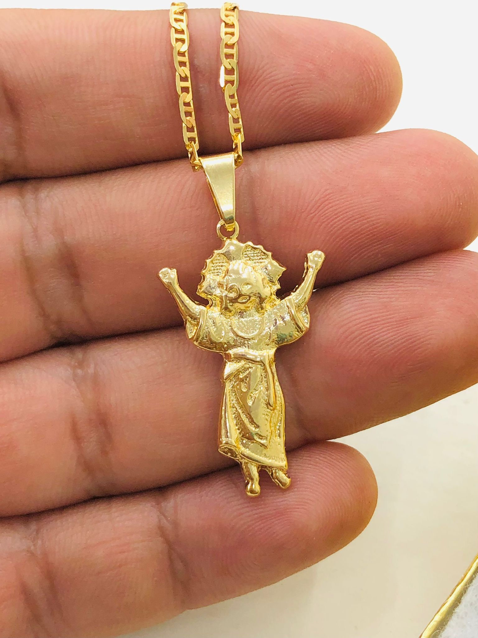 Divino nino hotsell necklace