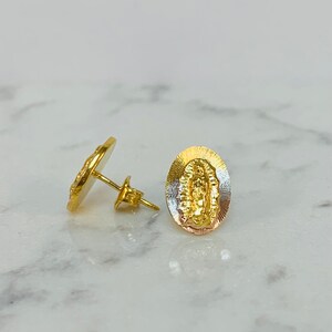 Aretes de la Virgencita de Guadalupe en Tres Oros Para Niñas o Mujer / Regalos de Navidad / Gold Earrings for Kids / Studs Earrings New image 2