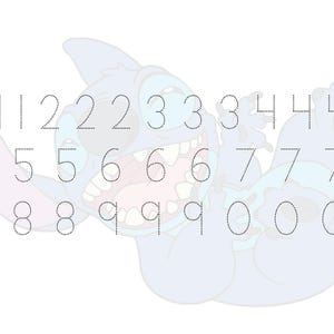 Puede incluir: Una hoja de trabajo con un personaje de dibujos animados azul Stitch. Los números del 1 al 9 están escritos en líneas punteadas para practicar el trazado.