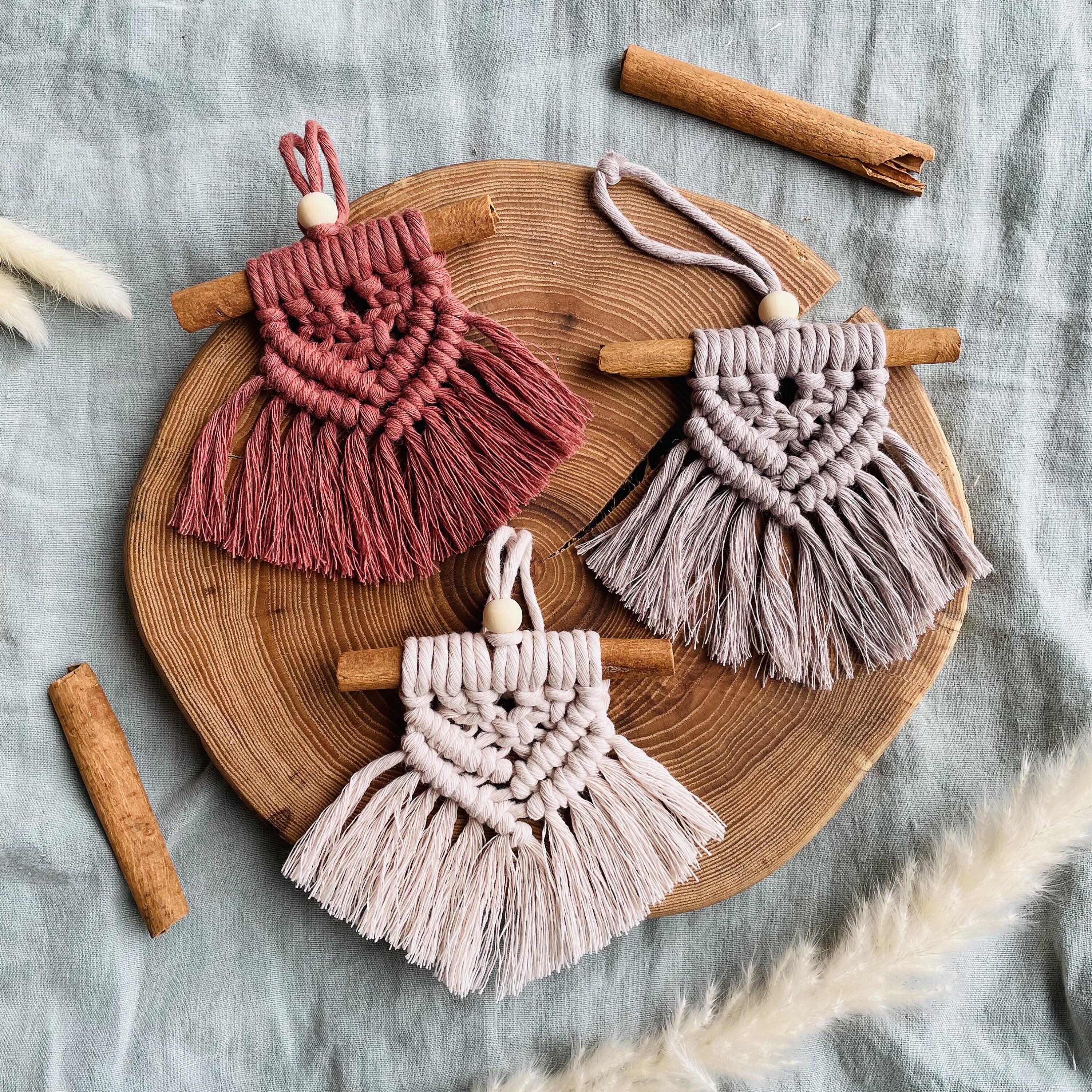 Set de 3 Décorations en Macramé sur Bâton Cannelle