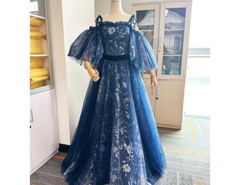 Sternenblaues Spaghettiträger-Abschlussballkleid, glänzendes Pflaumenblüten-Glitzer-Abendkleid, Feen-Abschlusskleid für Frauen, süße 16 Mädchen