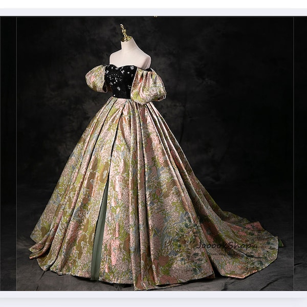 Vintage Oil Painting Floral Ball Gown Retro Embroidered Flowery Graduation Gown Black Beaded Appliques Fairy Quinceañera Gown with Train