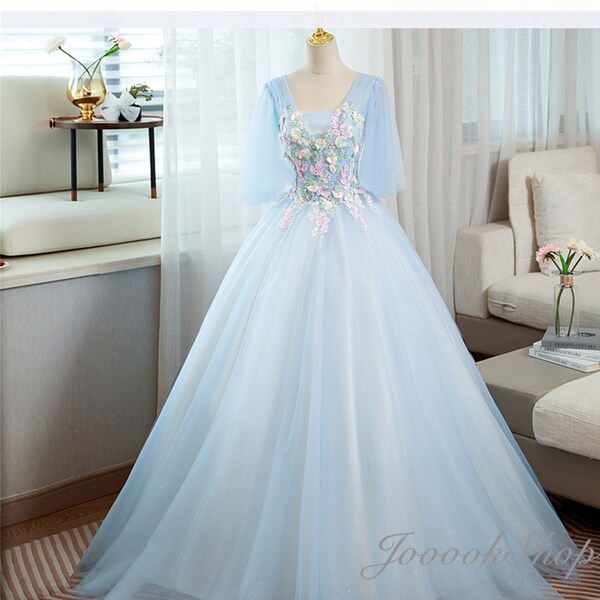 Elegant Blue Tulle Wedding Dress Floral Applique Beads Prom Dress V Neck Light Blue Ball Gown with Fluffy Sleeves Dress Princess Bridal Gown