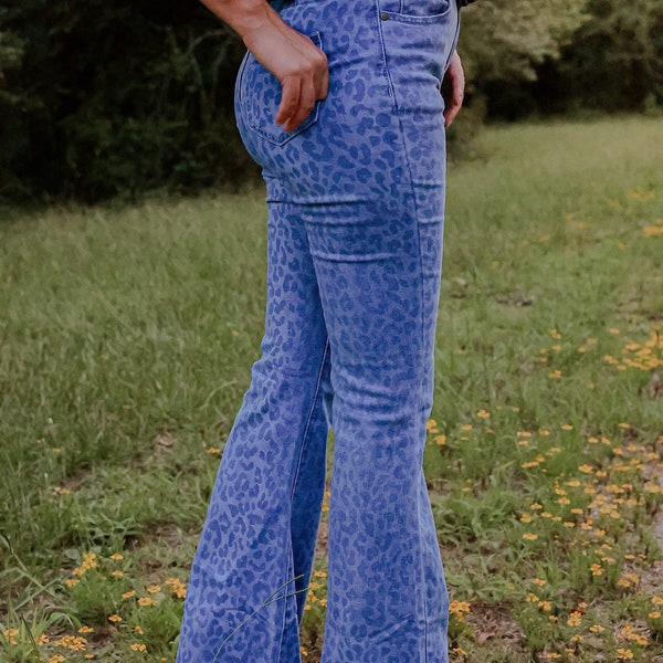 Leopard Cheetah Print Denim Jeans // Animal Printed Bell Bottom Flare Leg Jeans // Cowgirl Concert Nashville Pants