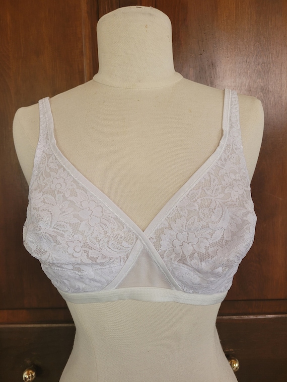 38B Vintage, White Playtex Bra, with No Underwire - image 1