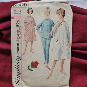 1060&#39;s Simplicity 5205 Vintage Pattern For Misses&#39; Robe & Loungewear - Size 14 / 34 Bust - Cut