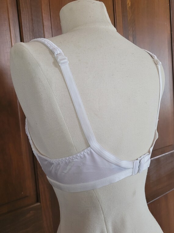 38B Vintage, White Playtex Bra, with No Underwire - image 9