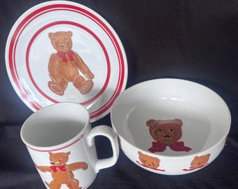 Juego de vajilla infantil de 3 piezas con diseño de osito de peluche de Curzon: plato, tazón y taza de porcelana para guardería.