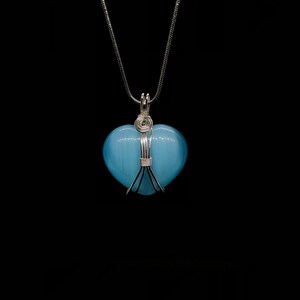 Colar de cristal em forma de coração de olho de gato azul/joia de olho de gato azul/joia de cura de chakra da garganta