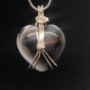 Colar de cristal em forma de coração de ágata de Botsuana/joia de ágata de Botsuana/joia de cura de chakra de raiz