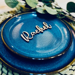 Nombres de lugares de madera personalizados / Regalos de boda únicos / Nombres cortados con láser en madera / Nombre de boda recortado / Configuración de lugar / Nombre personalizado