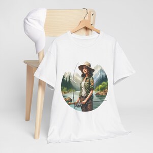 T-shirt Girl Scouts vissen, cadeau vissen, shirt vissen voor haar, cadeaus vissen minnaar, zwaar katoen uniseks T-shirt afbeelding 1