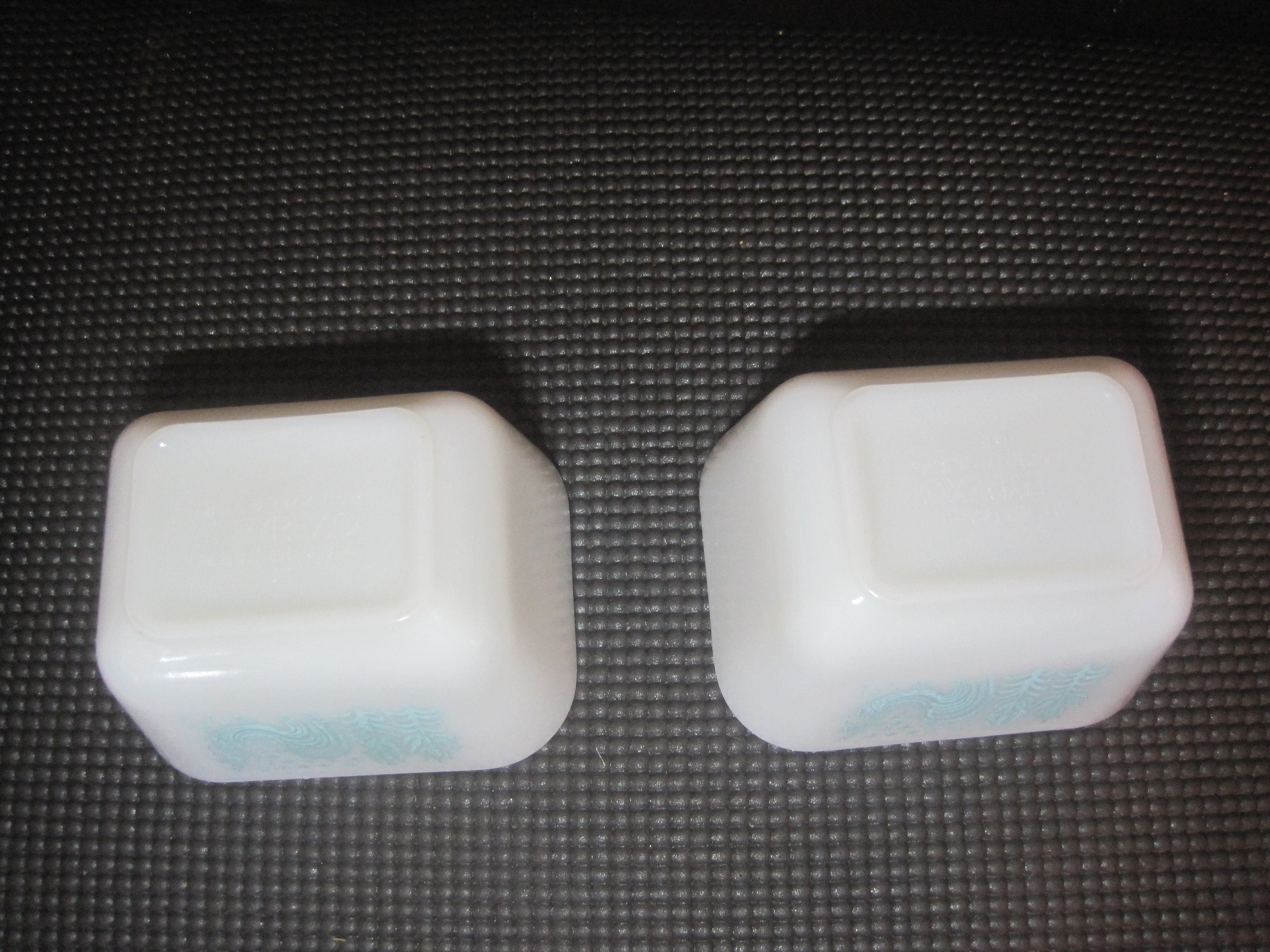 2 Pyrex Turquoise Amish Butter Print Rooster 1 1/2 Cup # 501 B ...