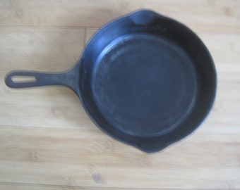 Vintage unmarked Wagner  Ware -0- Sidney Cast Iron Skillet Frying Pan #6 W/ Letter "O"