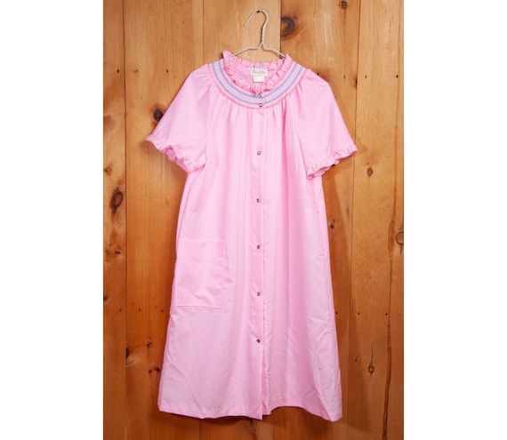 70's Vintage Bubblegum Pink Housecoat / Robe by D… - image 1