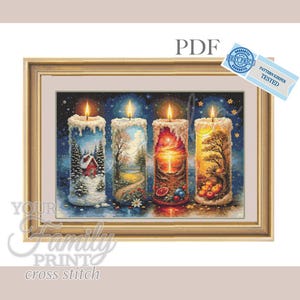 Peut inclure: Motif de point de croix représentant quatre bougies, chacune illustrant une saison différente : hiver, printemps, été et automne. Les bougies sont placées sur un fond étoilé et encadrées en or. Le texte "PDF" et "Your Family Print Cross Stitch" sont visibles.