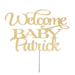 Può includere: Topper per torta con glitter dorati con il testo "Welcome Baby Patrick".