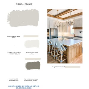 Pode incluir: Um quadro de inspira&ccedil;&atilde;o para o design de interiores de uma cozinha com uma cor de tinta cinza claro chamada "Crushed Ice". O quadro mostra uma foto de uma cozinha com arm&aacute;rios brancos, vigas de madeira e uma ilha grande com banquetas de bar. O quadro tamb&eacute;m inclui uma paleta de cores com um cinza claro, um cinza escuro e um branco. O quadro tamb&eacute;m inclui uma sugest&atilde;o de ferragens para combinar a cor da tinta com cromo, n&iacute;quel, lat&atilde;o escovado ou preto.