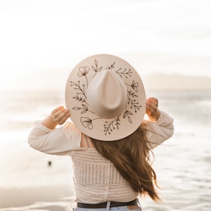 Hand Burned Wide Brim Fedora, 100% Wool Felt, Sun Protection UPF 50+, Bone White Beige Summer Cowboy Hat, Floral Wreath, Handmade, Custom