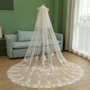 Elegant Champagne Flower Lace Wedding Veil,Scattered Pearl Bridal Veil,2 Tiers Wedding Veil with Comb,Celestial Flower Lace Bridal Veil