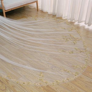Golden Floral Wedding Veil,Gold Leaf and Flowers Bridal Veil,One Layer Bridal Veil,Pearls Lawn Wedding Veil,Beach Cathedral Veil with Comb
