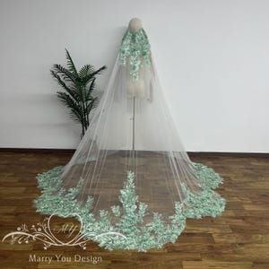 Vintage Juliet Cap Veil,Mint Green Floral Bridal Veil,Scalloped Cathedral Veil,Flower Lace Trim Veil,One Tier Wedding Veil,Mantilla Veil