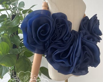 Coprispalle minimalista, scialle con fiori di rosa, mantello da sposa rimovibile in organza blu navy con rose, topper da sposa, bolero da sposa romantico con fata