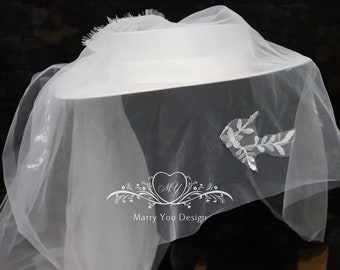 Brauthut im Herben-Stil mit Blusher-Tüllschleier, Filzhut mit breiter Krempe, weißer Hochzeitshut mit falscher Blume, hüftlanger Schleierhut für die moderne Hochzeit