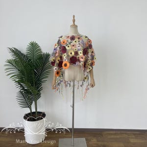 Capa de noiva com alças, capa de casamento transparente com renda floral, capa de noiva colorida, capa de tule com renda floral, topper para casamento no gramado
