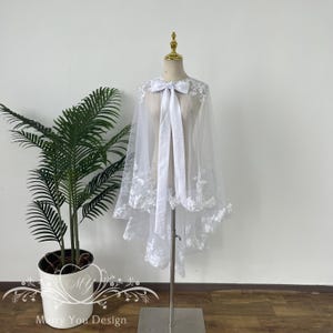 Capa de casamento com estampa de fada floral, capa de ombro elegante para casamento, capa de casamento com renda floral, saída de praia minimalista para noiva, topper de renda floral para casamento
