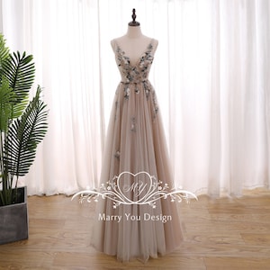 Elegant Lace Applique Prom Dress for Girl,Spaghetti Strap Dress for Senior Prom,V-neck Woman Evening Formal Prom Dress,Sleeveless Prom Dress