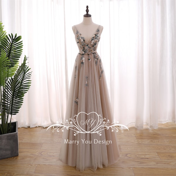 Elegant Lace Applique Prom Dress for Girl,Spaghetti Strap Dress for Senior Prom,V-neck Woman Evening Formal Prom Dress,Sleeveless Prom Dress